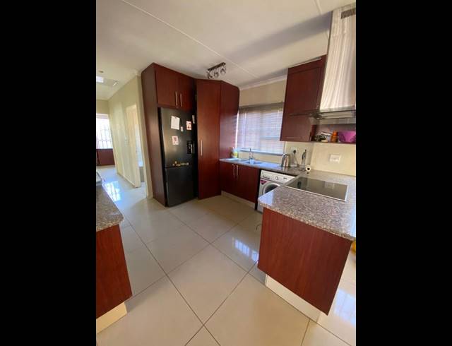 2 BEDROOM TOWNHOUSE FOR SALE IN BLUE HILLS